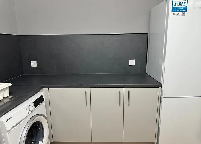 3 Bedroom Centre *