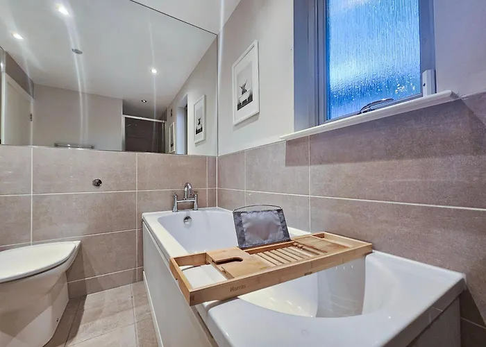 Chic 3-bedroom 2-storey House Near Centre With Free Parking Διαμέρισμα Εδιμβούργο