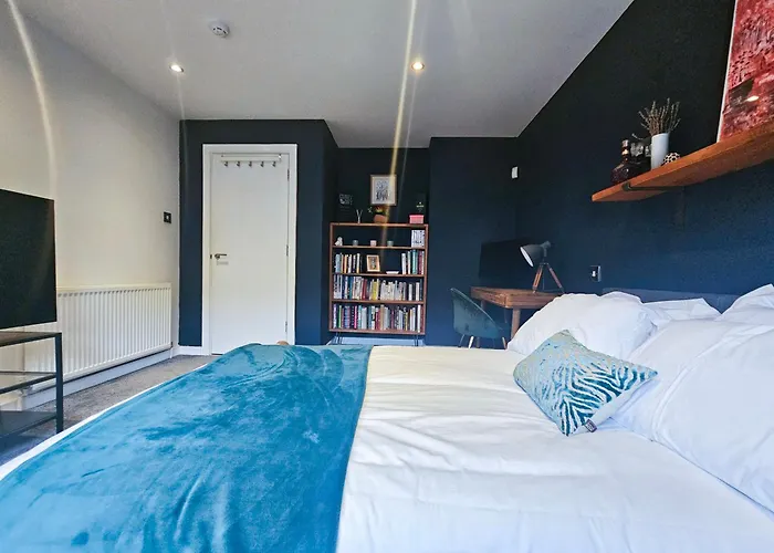 Διαμέρισμα Chic 3-bedroom 2-storey House Near Centre With Free Parking