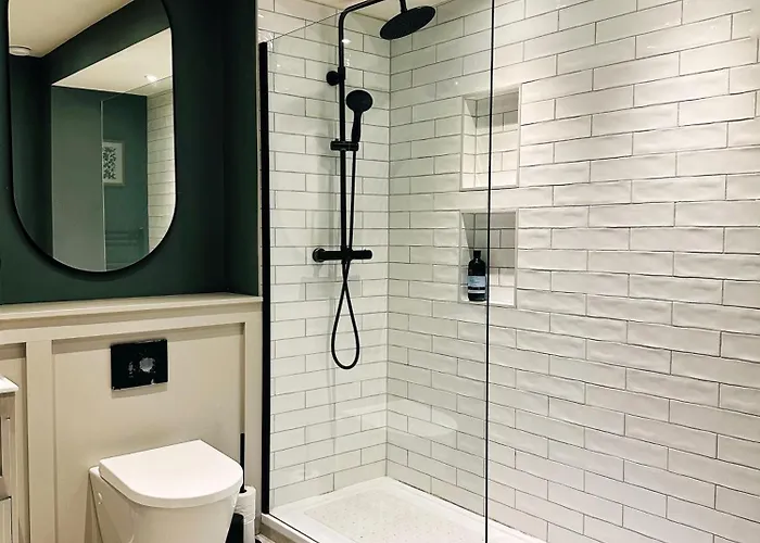 Stylish Loft With Patio Near Royal Mile Fits 4