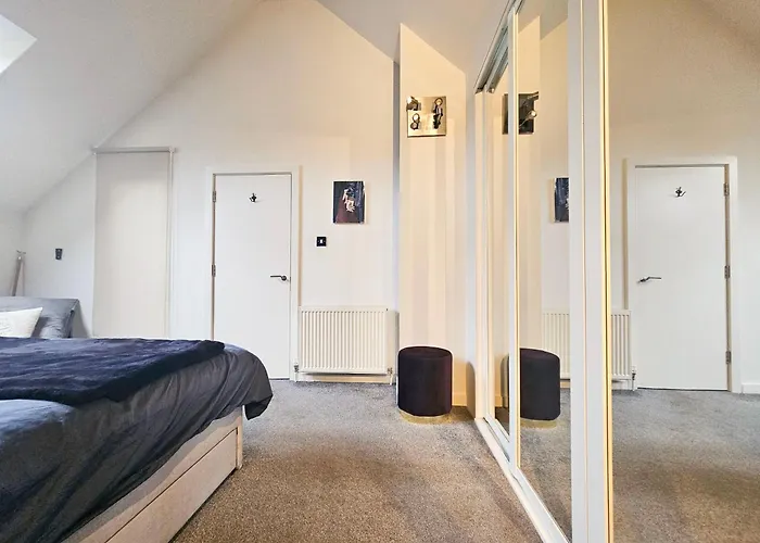 Διαμέρισμα Chic 3-bedroom 2-storey House Near Centre With Free Parking