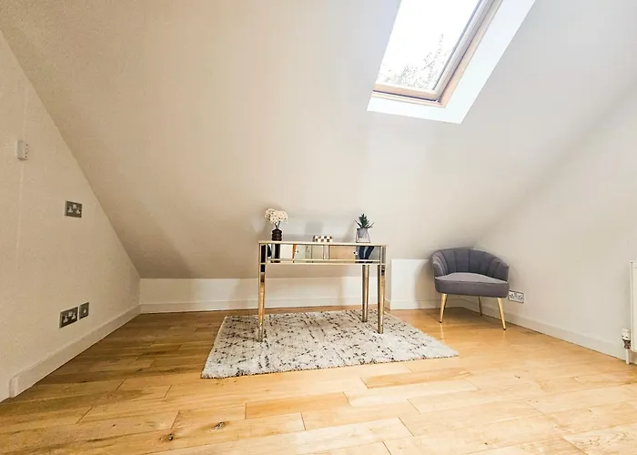 Διαμέρισμα Chic 3-bedroom 2-storey House Near Centre With Free Parking *