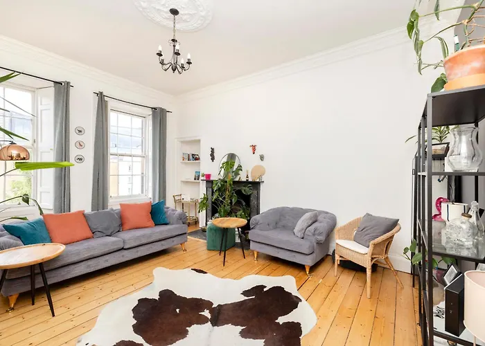 Chic And Stylish 2-bedroom Near Centre