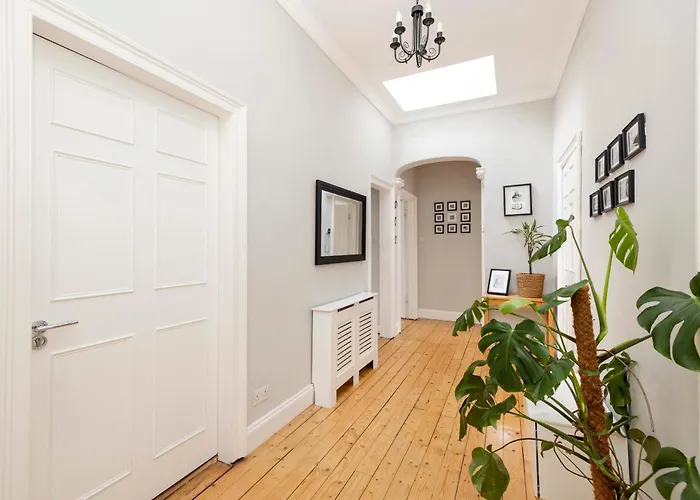 Chic And Stylish 2-bedroom Near Centre Edinburg