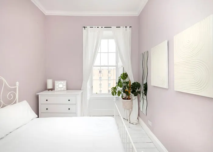 Chic And Stylish 2-bedroom Near Centre