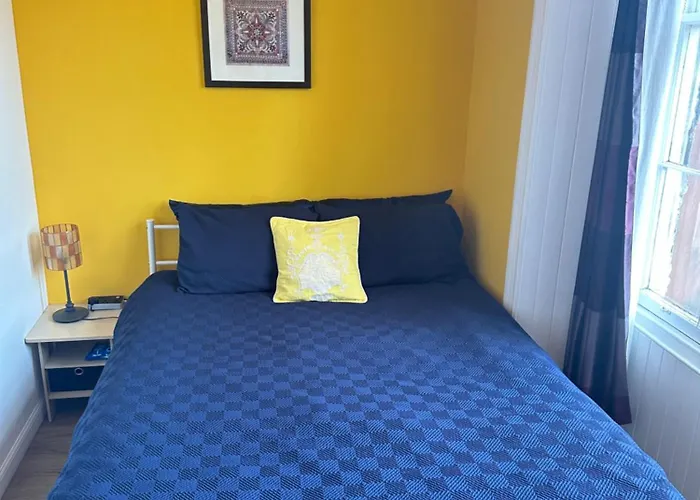 Cosy In Centre , 2 Bedroom1 Bathroom *