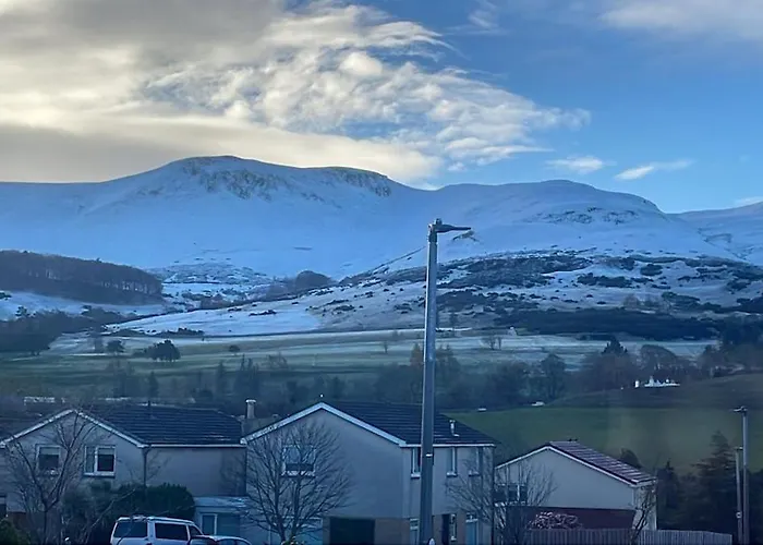 Bright, Spacious House إدنبرة