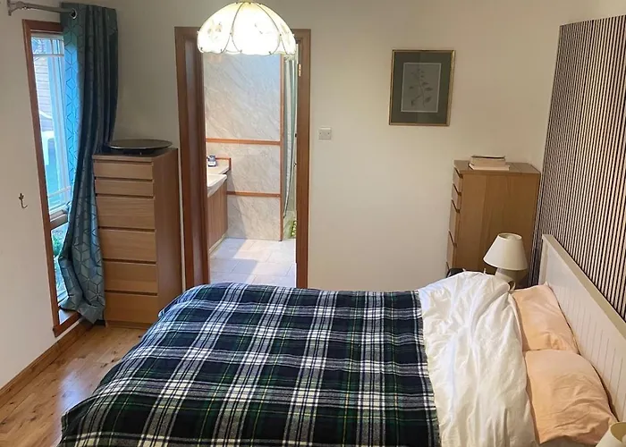 Bright, Spacious House *