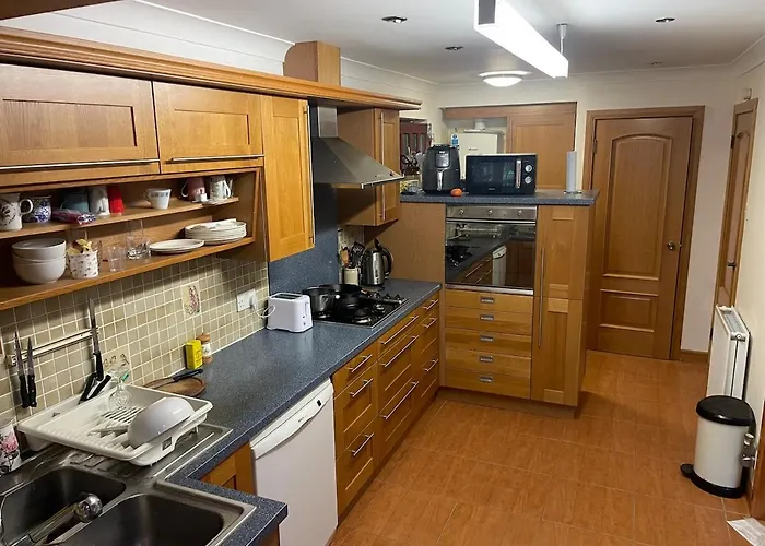 Bright, Spacious House إدنبرة