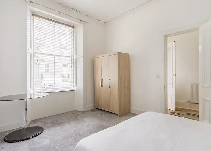 Maindoor Private Entrance *