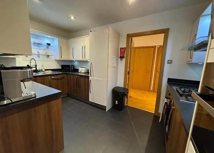 Weston's Penthouse Sleep 10, 6 Beds Free Parking Διαμέρισμα