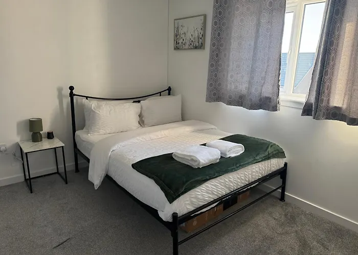 One Bedroom Near Royal Infirmary & Easy Access To Centre *