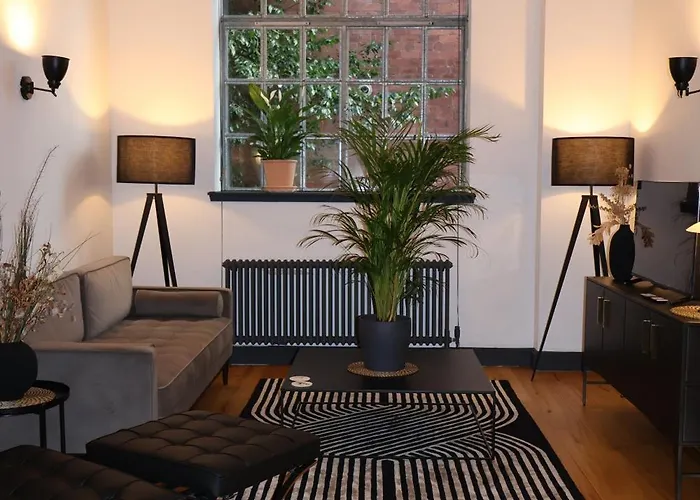 Stockbridge 1br With Parking Apartment
