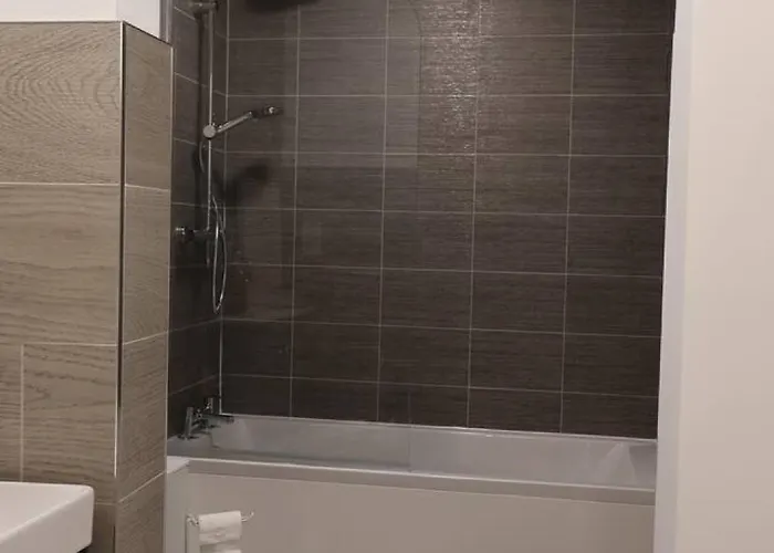 Elegant 3br At Haymarket Apartment *