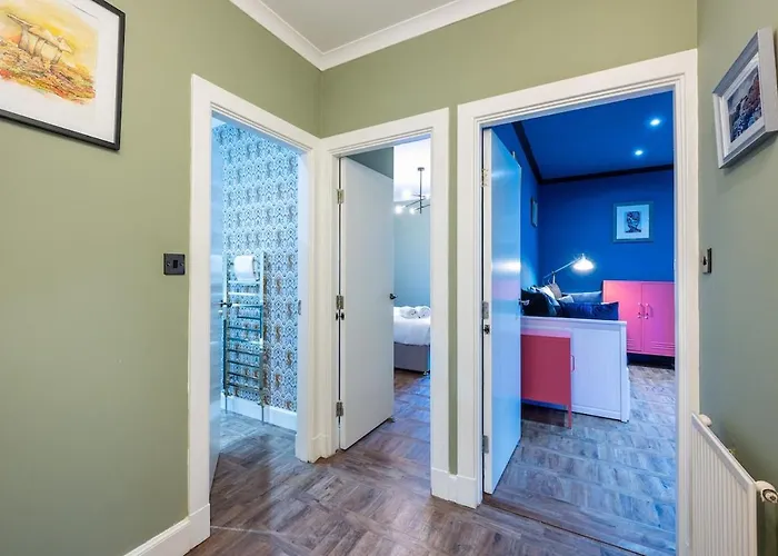 Luxury Flat With Ensuite דירה *