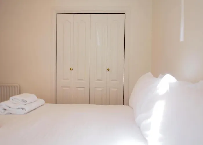Fettes - Homely 2bd In Quiet Development Daire Edinburgh