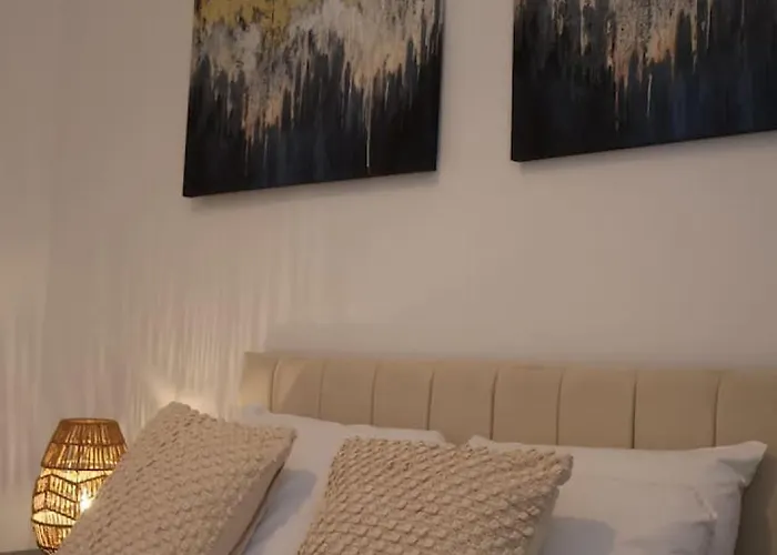 Apartment Elegant 3br At Haymarket