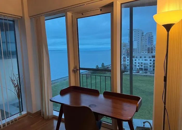 Weston's Penthouse Sleep 10, 6 Beds Free Parking Daire