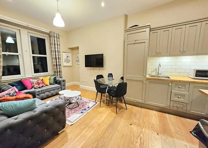 2 Bedroom Apt, 4 Beds, 3 Tv Near Fountain Park إدنبرة