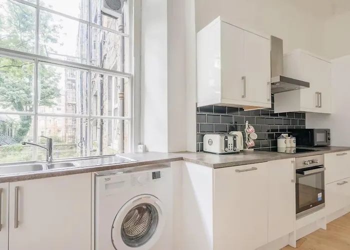 Maindoor Private Entrance *