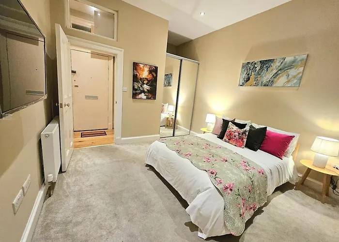 2 Bedroom Apt, 4 Beds, 3 Tv Near Fountain Park شقة إدنبرة