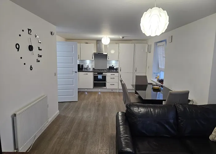 Διαμέρισμα Stylish 2-bed Flat With Open-plan Living Parking