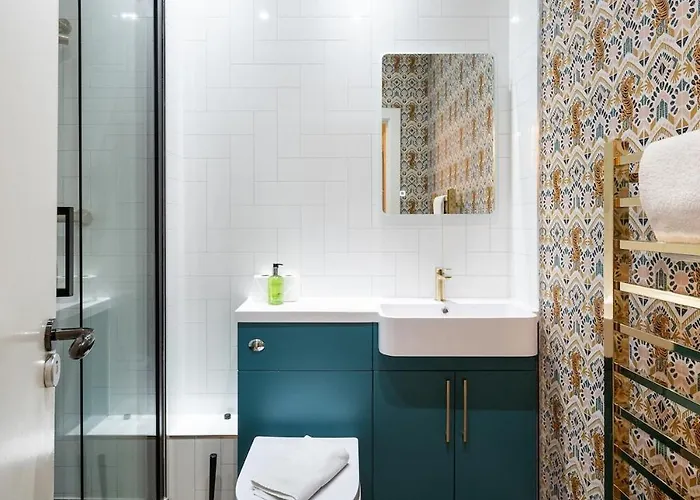 Luxury Flat With Ensuite דירה *