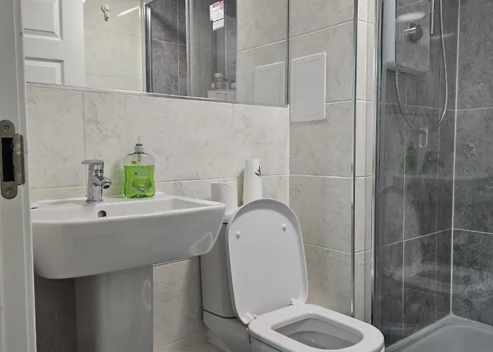 Διαμέρισμα Stylish 2-bed Flat With Open-plan Living Parking