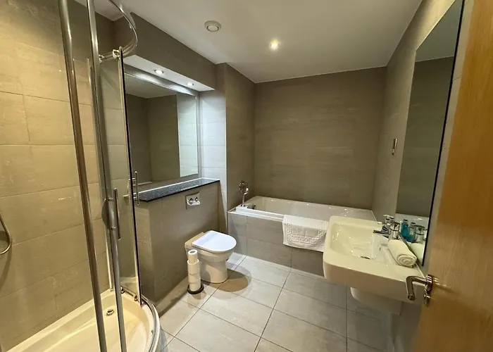 Weston's Penthouse Sleep 10, 6 Beds Free Parking *