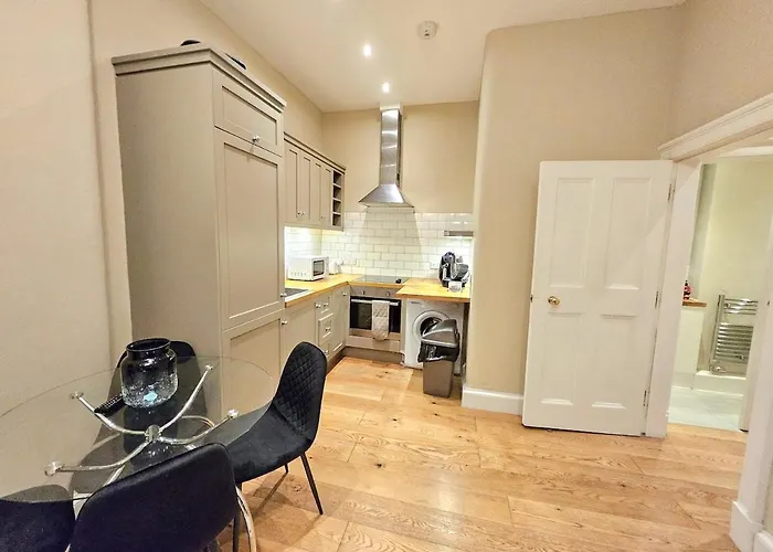 2 Bedroom Apt, 4 Beds, 3 Tv Near Fountain Park