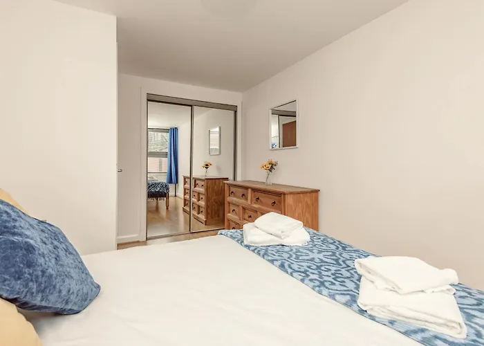 Unique 1 Bed House With Private Parking