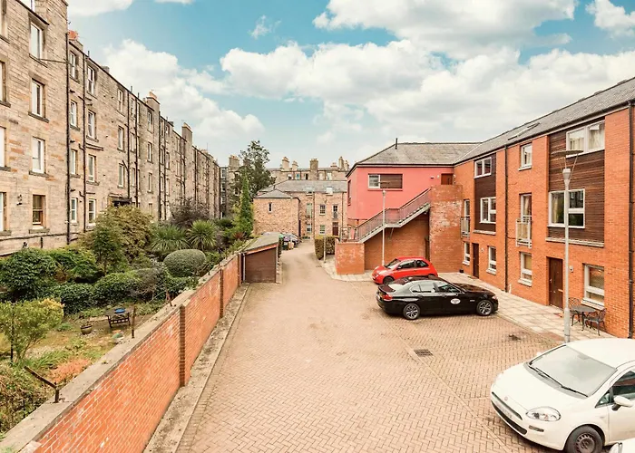 Unique 1 Bed House With Private Parking * Edinburgh