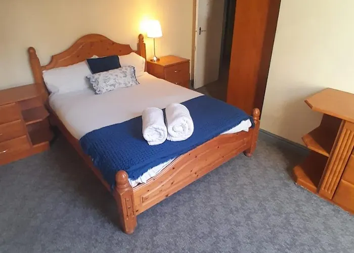 Charming 4 Bdrm Beside The Royal Mile