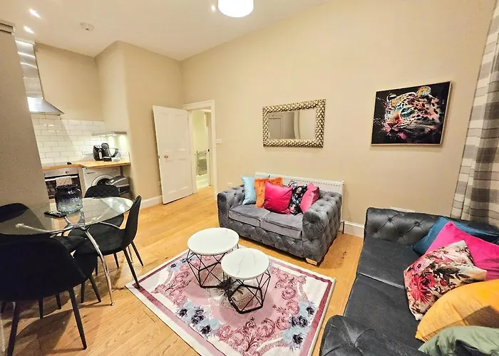 2 Bedroom Apt, 4 Beds, 3 Tv Near Fountain Park شقة *