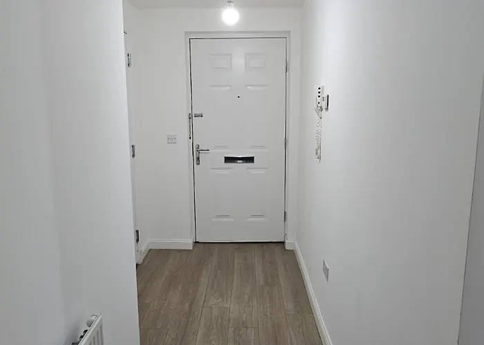 Stylish 2-bed Flat With Open-plan Living Parking إدنبرة