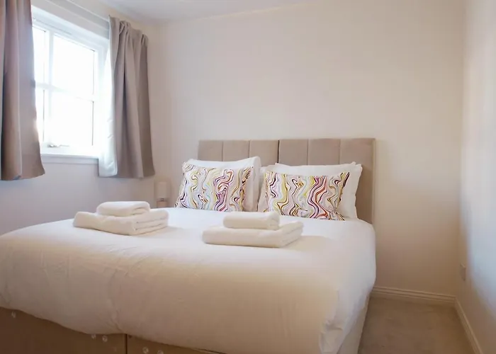 Fettes - Homely 2bd In Quiet Development Daire *