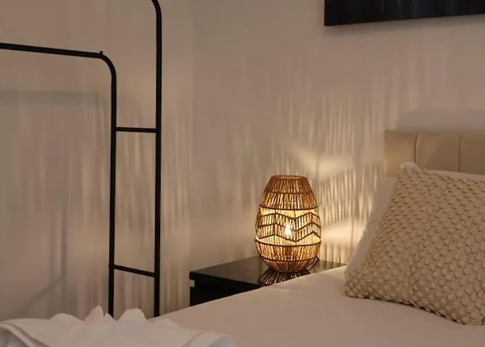 Elegant 3br At Haymarket