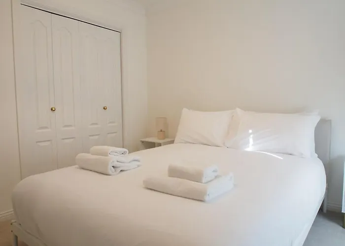 Fettes - Homely 2bd In Quiet Development * Edinburgh