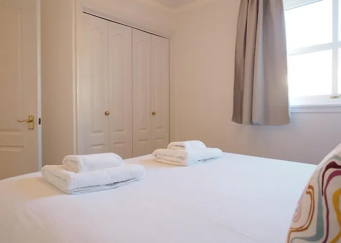 Fettes - Homely 2bd In Quiet Development