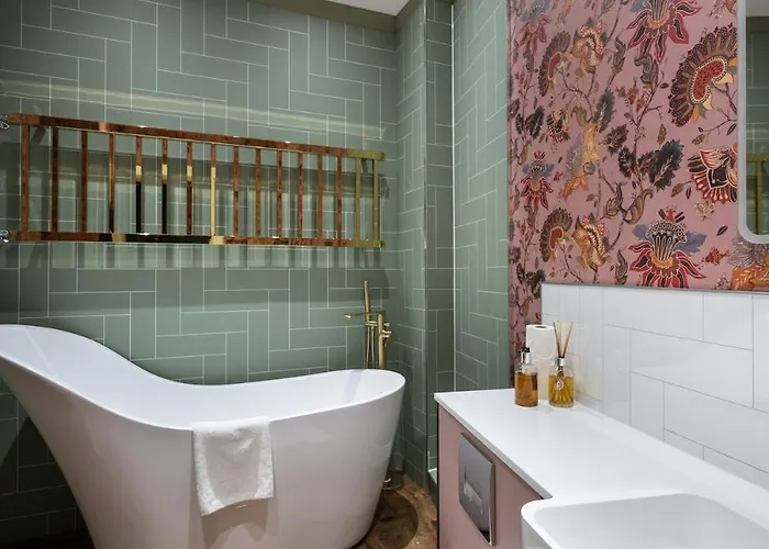 Luxury Flat With Ensuite Apartment *