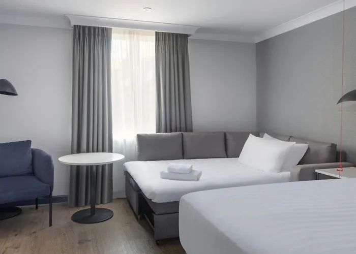 Marriott Holyrood 4*