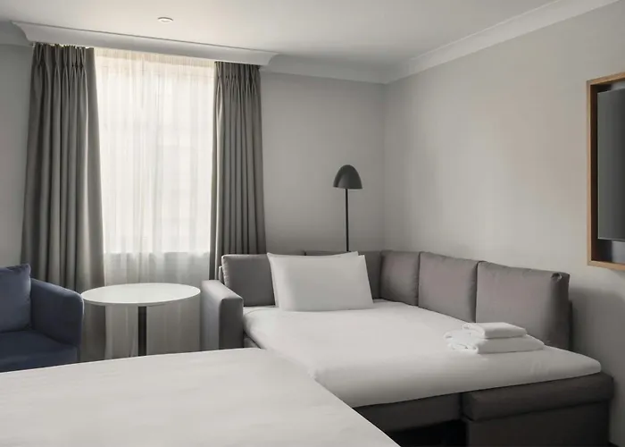 Marriott Holyrood 4*