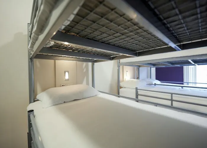 Revolver Hostel Edinburgh