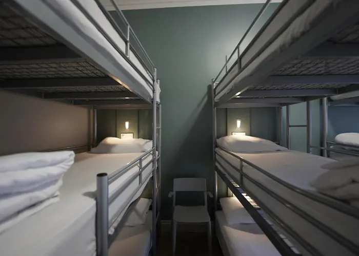 Hostel Revolver