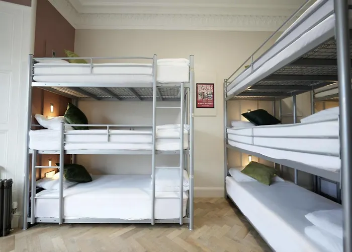 Hostel Revolver