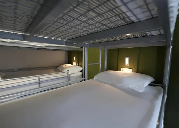 West End Hostel *