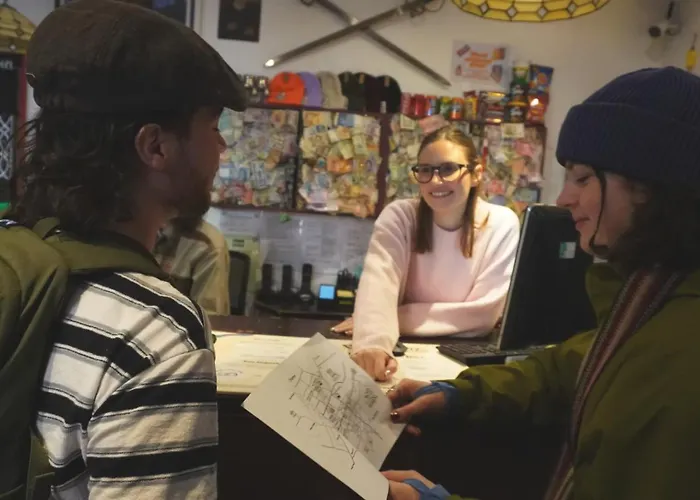 High Street - Over 18s Only, Backpackers Atmosphere (adults Only) Hostel *