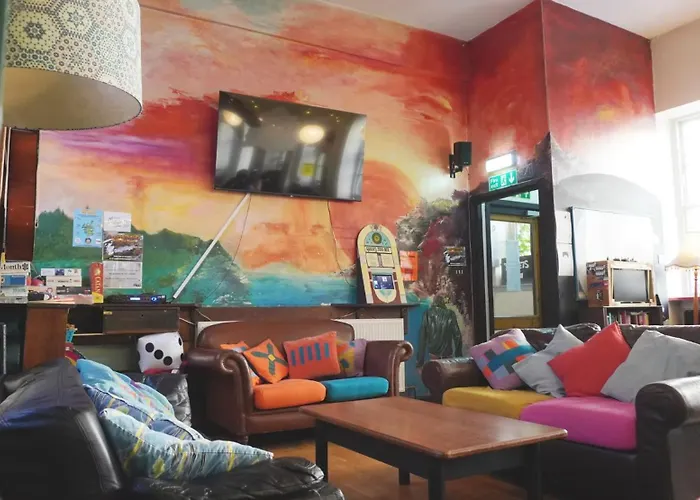 High Street - Over 18s Only, Backpackers Atmosphere (adults Only)