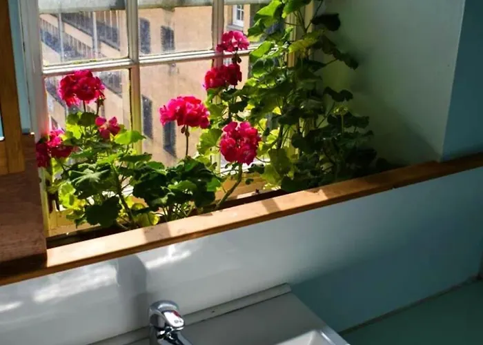 High Street - Over 18s Only, Backpackers Atmosphere (adults Only) Hostel Edinburgh