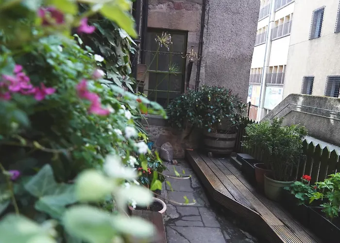 High Street - Over 18s Only, Backpackers Atmosphere (adults Only) * Edinburgh